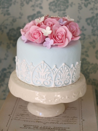 The Bride Insists on Everything Being Cute♡ A Princess Ring Pillow Overflowing with Flowers♡にて紹介している画像