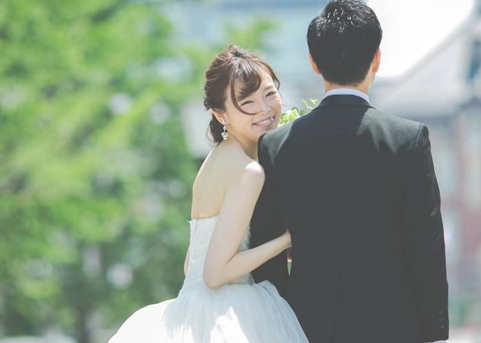 花嫁だけが顔をカメラに向ける振り向きショット特集 Marry マリー