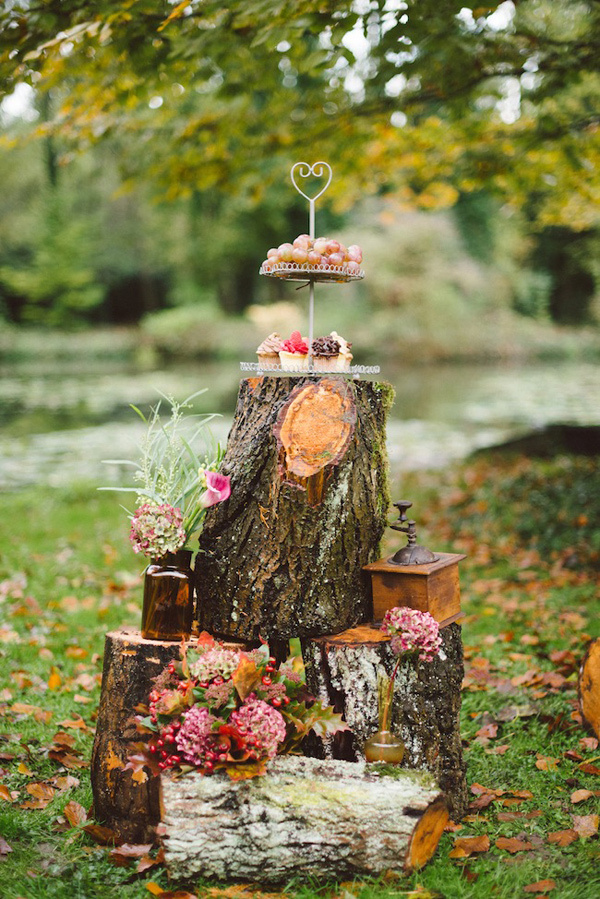 A Dreamy Forest Wedding: Celebrate Your Love in Nature's Embrace!にて紹介している画像