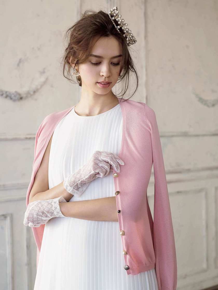 What Color Should You Choose for Your Wedding Dress Accent? [By Color] A Collection of Lovely Styling Items!にて紹介している画像