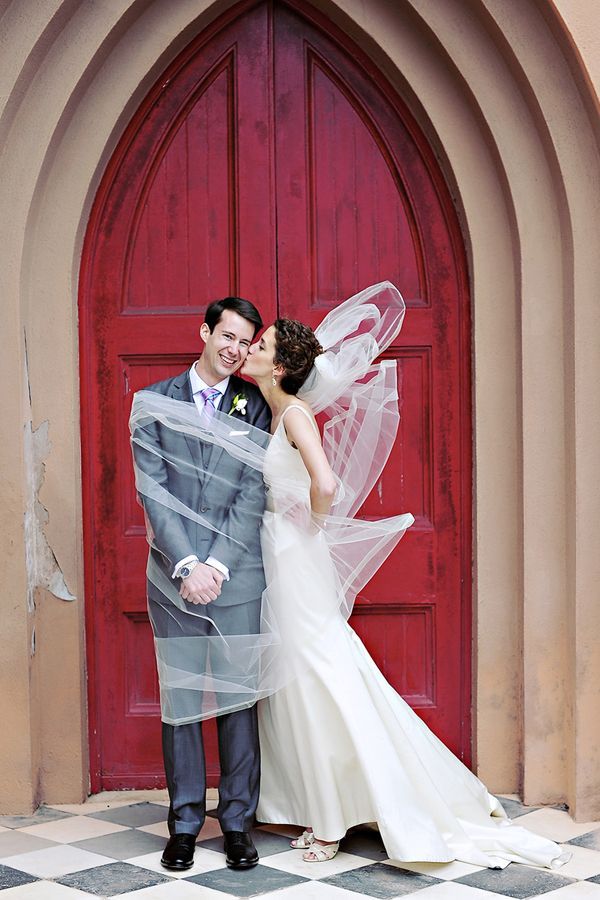 どう考えても可愛い！蝶々が飛び交うベールがロマンティックすぎる...♡にて紹介している画像