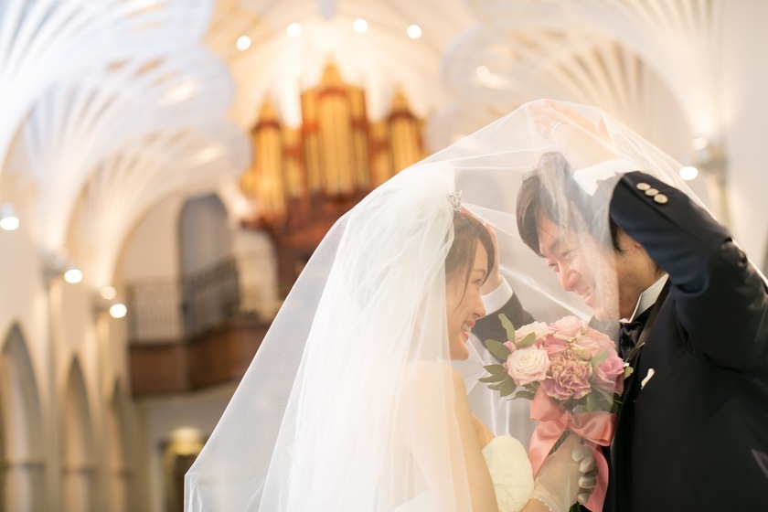 Just Like a Scene from a Shoujo Manga! 7 Recommended Heart-Fluttering Poses to Capture in Wedding Photos ♡にて紹介している画像