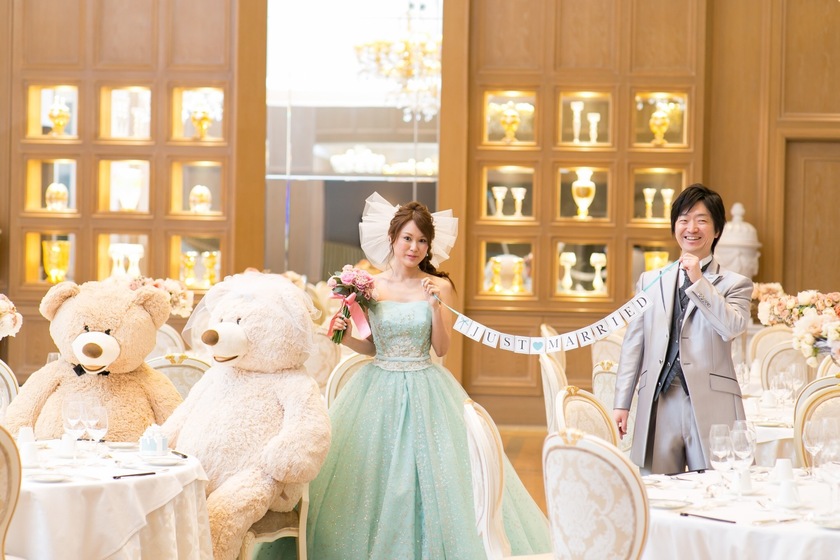 一般不易拍摄！婚礼开始前在婚宴会场拍摄的婚纱照珍贵无比にて紹介している画像