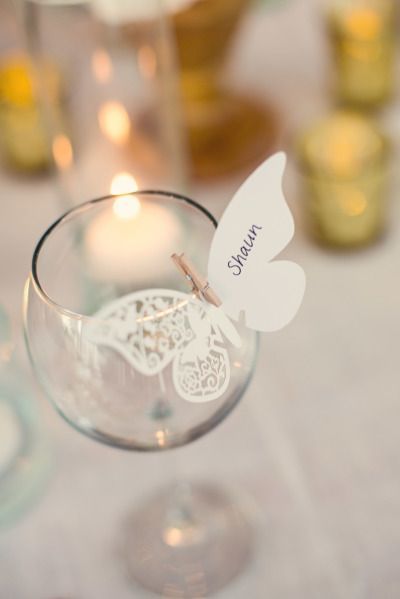 どう考えても可愛い！蝶々が飛び交うベールがロマンティックすぎる...♡にて紹介している画像