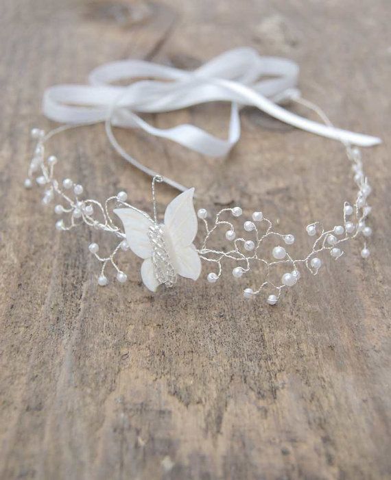 どう考えても可愛い！蝶々が飛び交うベールがロマンティックすぎる...♡にて紹介している画像