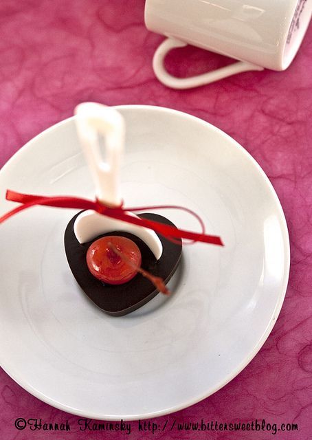 ホットミルクに幸せ溶かそう♡スプーンでチョコをちょこっとおすそわけ+°にて紹介している画像