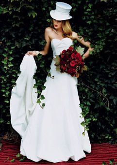 Transforming Elegantly and Cutely with Stylish Wedding Hats! 🌸にて紹介している画像