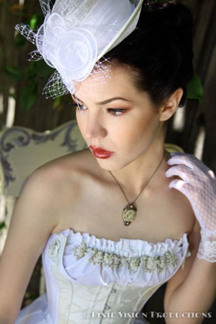 Transforming Elegantly and Cutely with Stylish Wedding Hats! 🌸にて紹介している画像