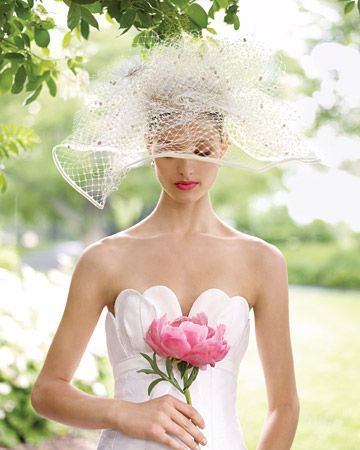 Transforming Elegantly and Cutely with Stylish Wedding Hats! 🌸にて紹介している画像