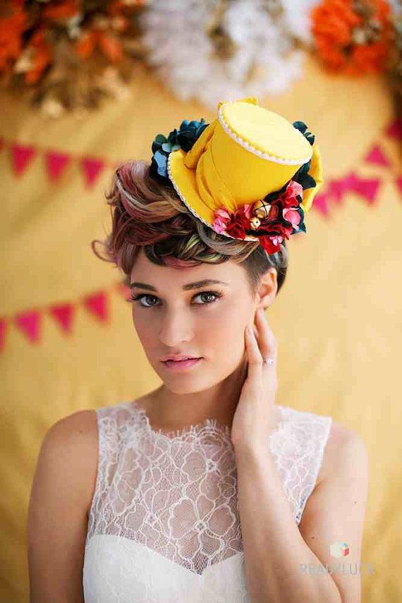 Transforming Elegantly and Cutely with Stylish Wedding Hats! 🌸にて紹介している画像