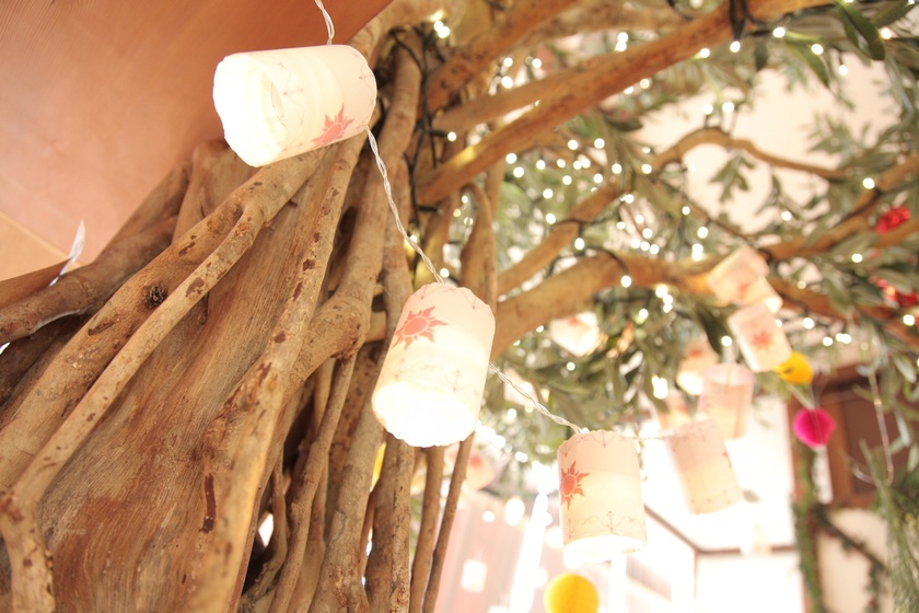 Stylish Ways to Use Sparkling Romantic "Fairy Lights" ✨にて紹介している画像