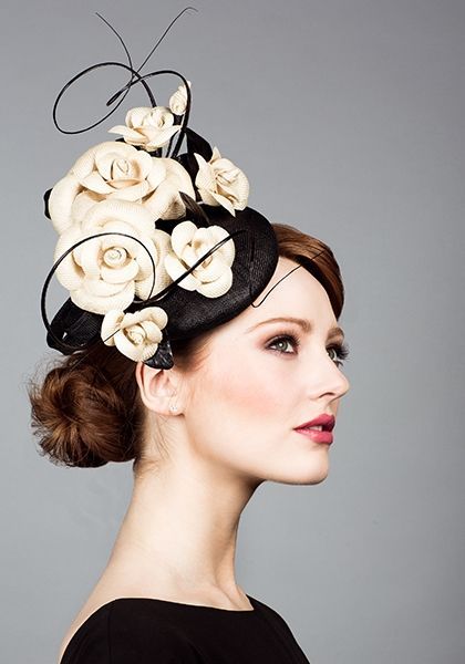 Transforming Elegantly and Cutely with Stylish Wedding Hats! 🌸にて紹介している画像