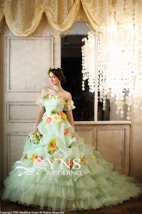 Refreshing Green Floral Delight: The Perfect Choice for a Flower-Themed Colored Dress! *Green Edition*にて紹介している画像