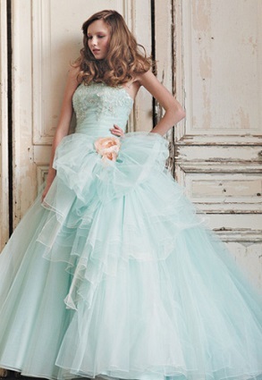 Refreshing Green Floral Delight: The Perfect Choice for a Flower-Themed Colored Dress! *Green Edition*にて紹介している画像