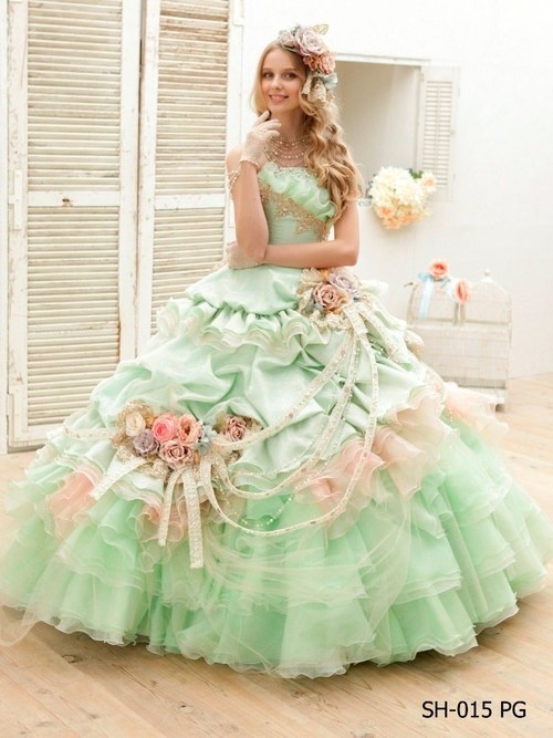 Refreshing Green Floral Delight: The Perfect Choice for a Flower-Themed Colored Dress! *Green Edition*にて紹介している画像
