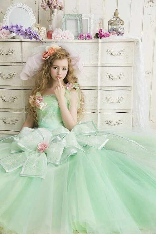 Refreshing Green Floral Delight: The Perfect Choice for a Flower-Themed Colored Dress! *Green Edition*にて紹介している画像
