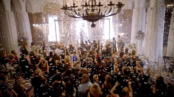 Is This Surprise for Real?! The Music Video for Maroon 5's New Song "Sugar" Is Making Waves!にて紹介している画像