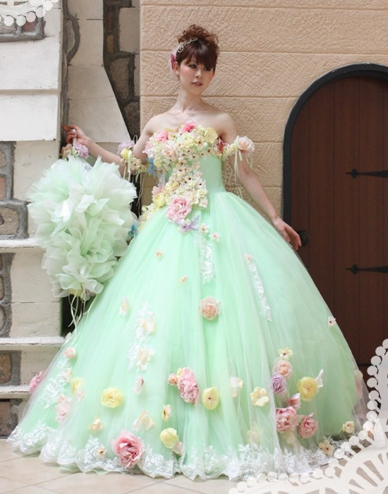 Refreshing Green Floral Delight: The Perfect Choice for a Flower-Themed Colored Dress! *Green Edition*にて紹介している画像