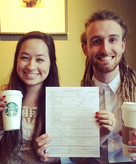 Trending in the USA! Couples are Getting Married at Starbucks! ❤️にて紹介している画像