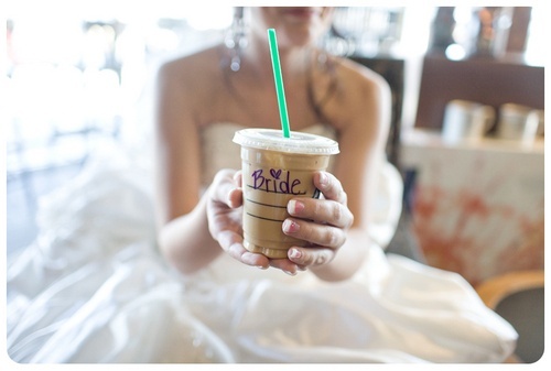 Trending in the USA! Couples are Getting Married at Starbucks! ❤️にて紹介している画像