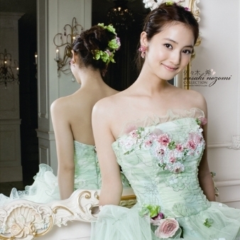 Refreshing Green Floral Delight: The Perfect Choice for a Flower-Themed Colored Dress! *Green Edition*にて紹介している画像