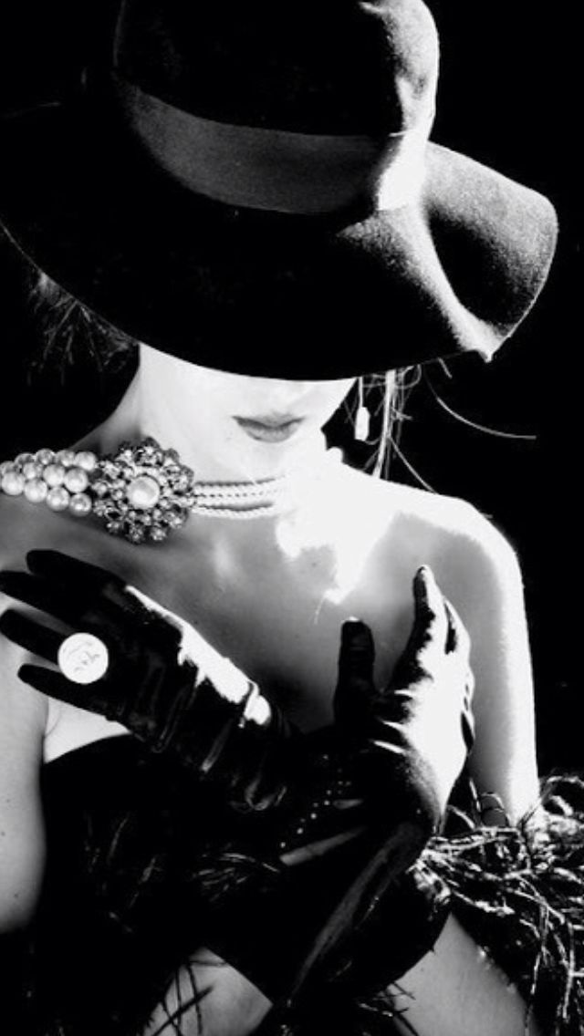 Transforming Elegantly and Cutely with Stylish Wedding Hats! 🌸にて紹介している画像