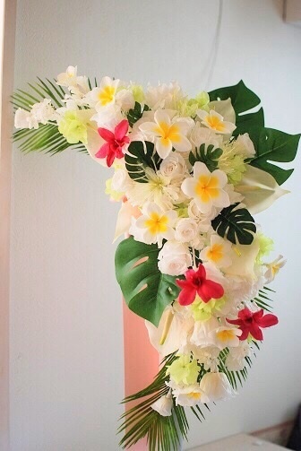 三日月の形が珍しい♡ナチュラルな雰囲気が魅力の『クレッセントブーケ』が広まっていく予感＊にて紹介している画像