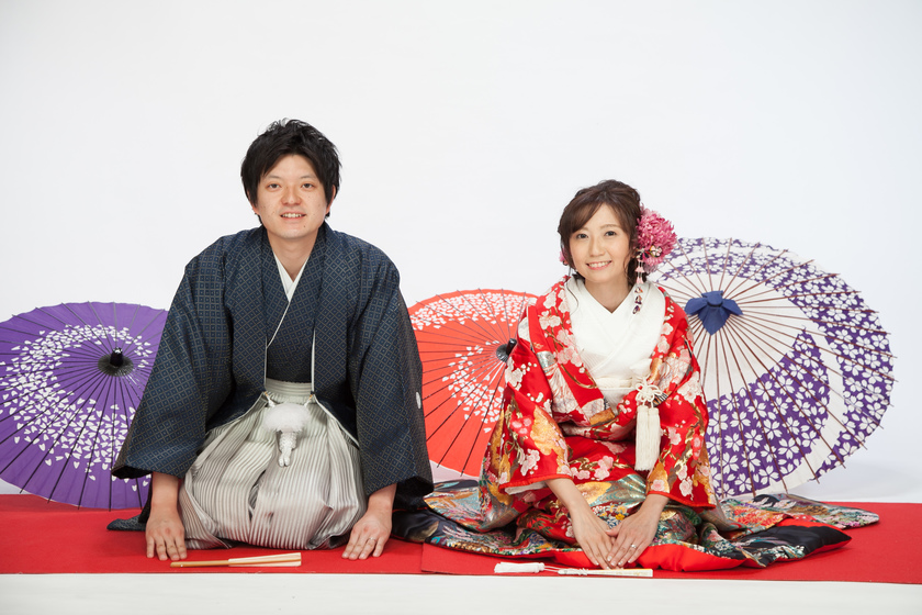 12 Recommended Poses for Kimono Pre-Wedding Shoots Captured by Bride Marryにて紹介している画像