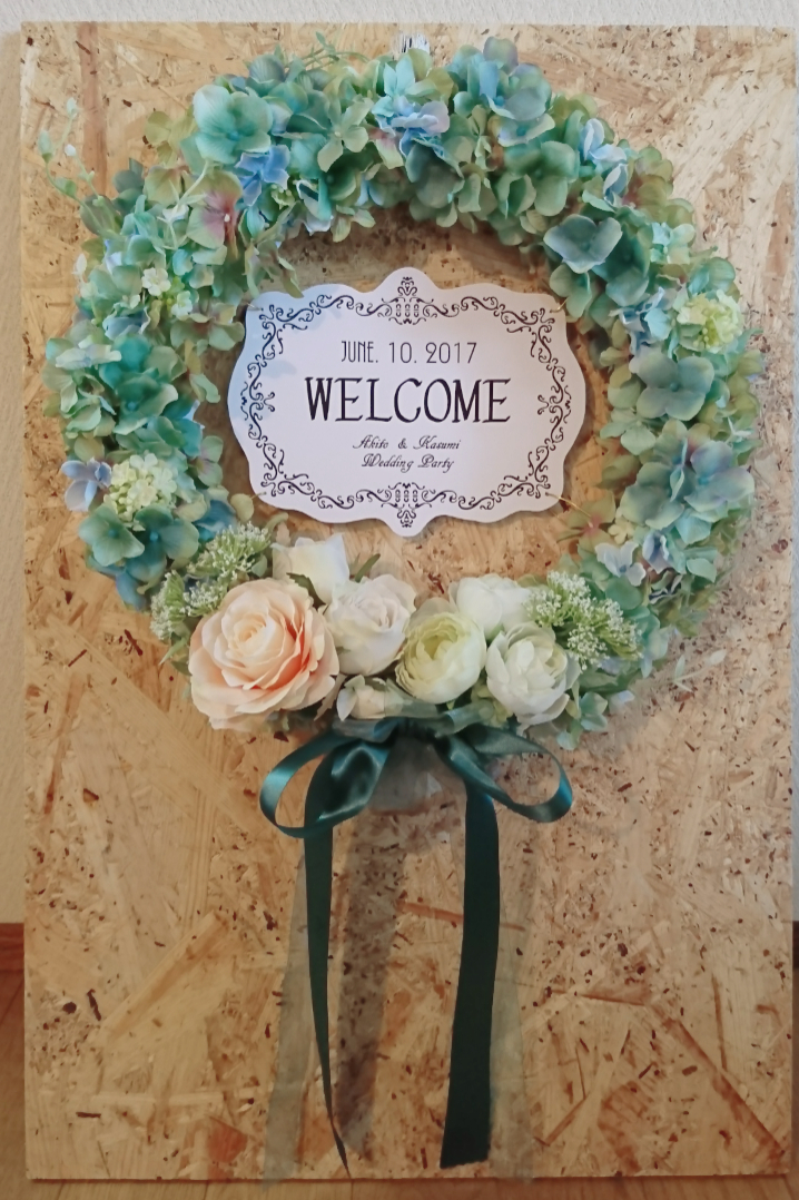 "Did You Know This Adorable Photo Wreath is Made from a Hula Hoop?!"にて紹介している画像