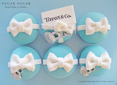 A Dazzling and Adorable Delight: The Tiffany Cupcakes! ♡にて紹介している画像