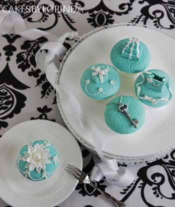 A Dazzling and Adorable Delight: The Tiffany Cupcakes! ♡にて紹介している画像