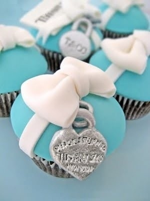A Dazzling and Adorable Delight: The Tiffany Cupcakes! ♡にて紹介している画像