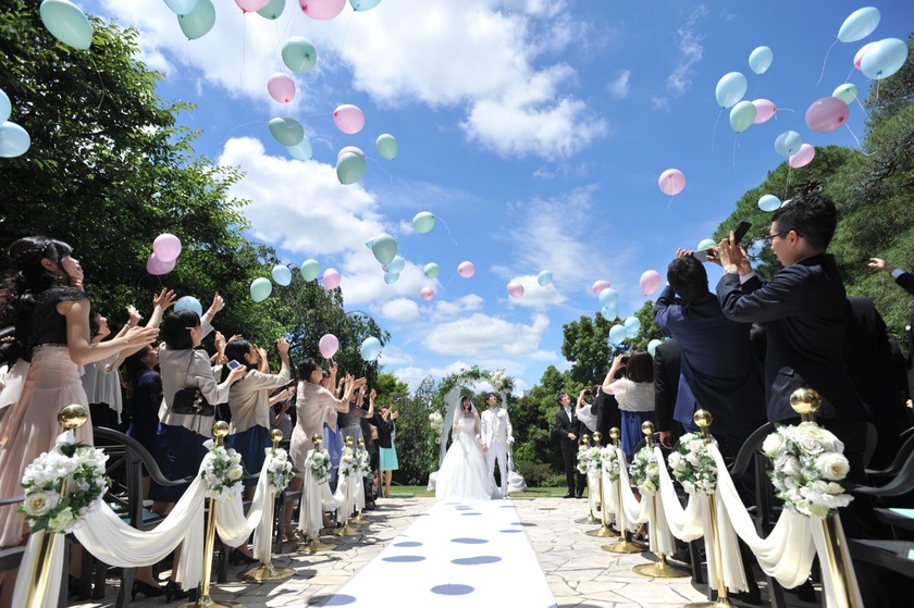 式場選び中1度は行きたい相談カウンター。最近話題のgensen weddingは予約した？にて紹介している画像