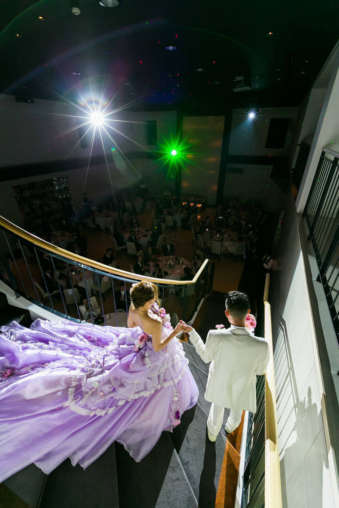 "From Above or Below? A Thorough Comparison of Photographers' Positions and Shots When Entering from the Stairs!"にて紹介している画像