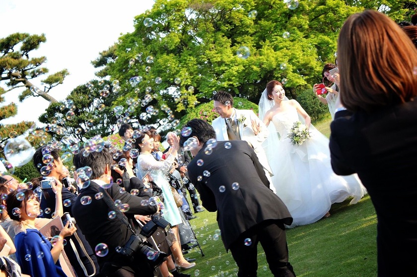 During the Bubble Shower: Kids Will Love Having an "Electric Bubble Machine"!にて紹介している画像