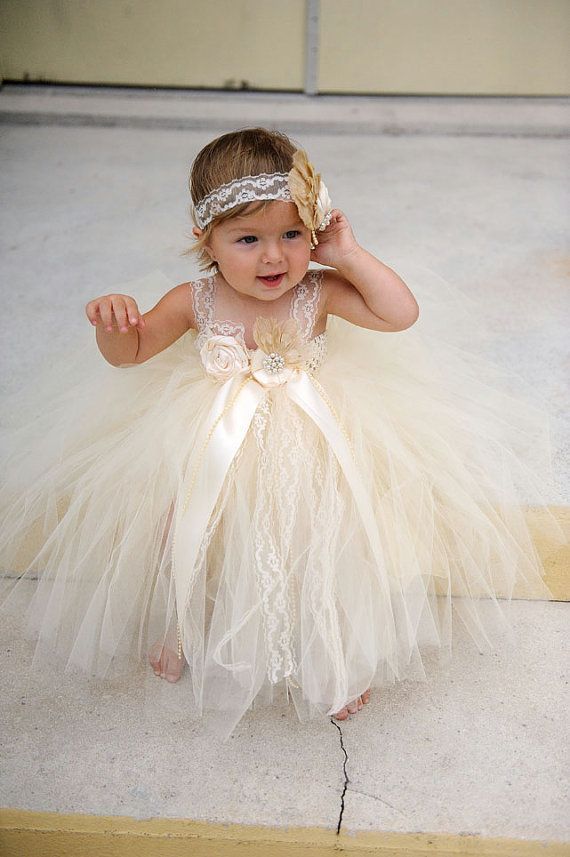 Family Wedding: Doubling the Happiness with Adorable Little Stars - Kids' Dresses!にて紹介している画像
