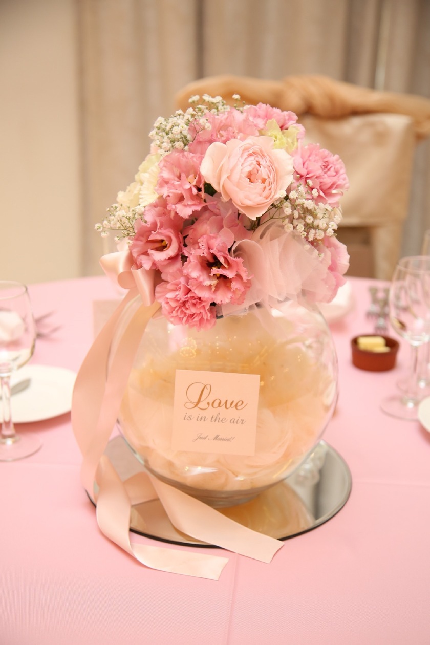 可愛い系からゴージャス系まで＊「ガラスボール」で作る可愛いテーブル装花デザイン10パターン♡にて紹介している画像