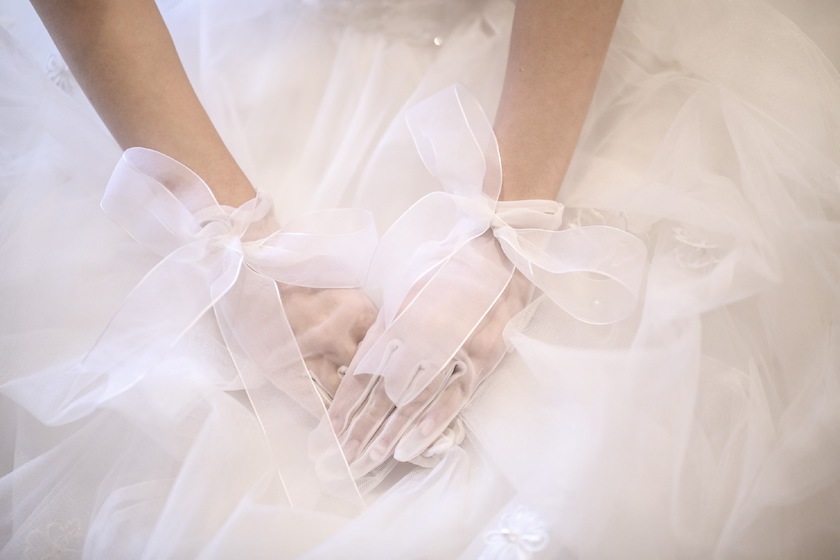 キュートな雰囲気にもってこい♡インスタで見つけた「オーガンジーショートグローブ」のデザイン集♩にて紹介している画像