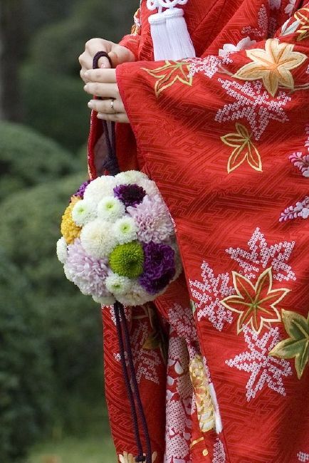 ちょっと変わった、不思議なブーケ！まんまるのボールブーケが可愛くて胸キュン♡にて紹介している画像