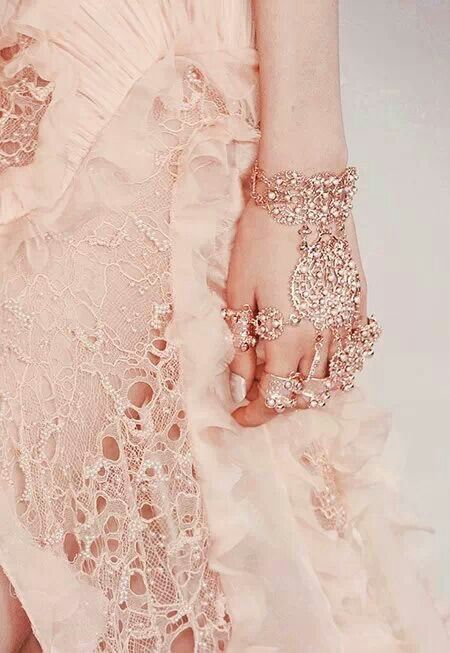 Gathering Beautiful Accessories Adorned with Sparkling Gemstones ♡にて紹介している画像