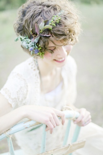 Hair Adorned with Flowers ♡ Dreaming of a Beautiful and Cute Floral Crown Like a Princess!にて紹介している画像