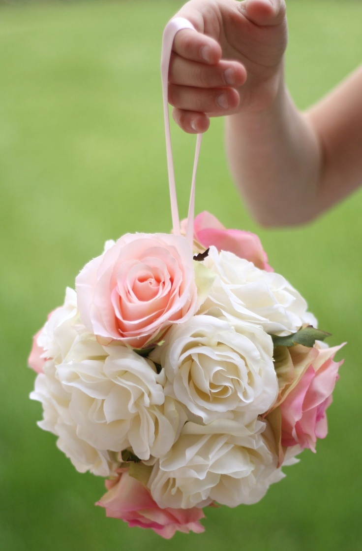 ちょっと変わった、不思議なブーケ！まんまるのボールブーケが可愛くて胸キュン♡にて紹介している画像