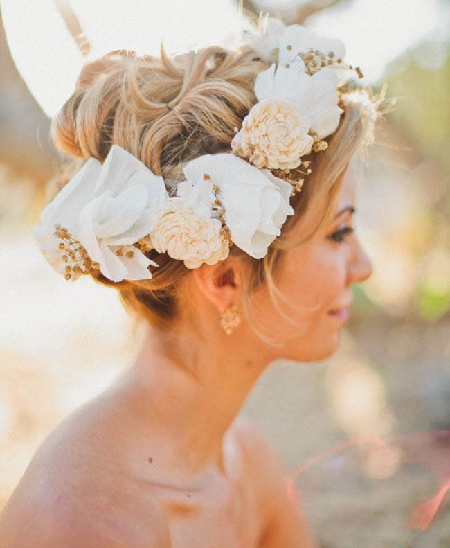 Hair Adorned with Flowers ♡ Dreaming of a Beautiful and Cute Floral Crown Like a Princess!にて紹介している画像