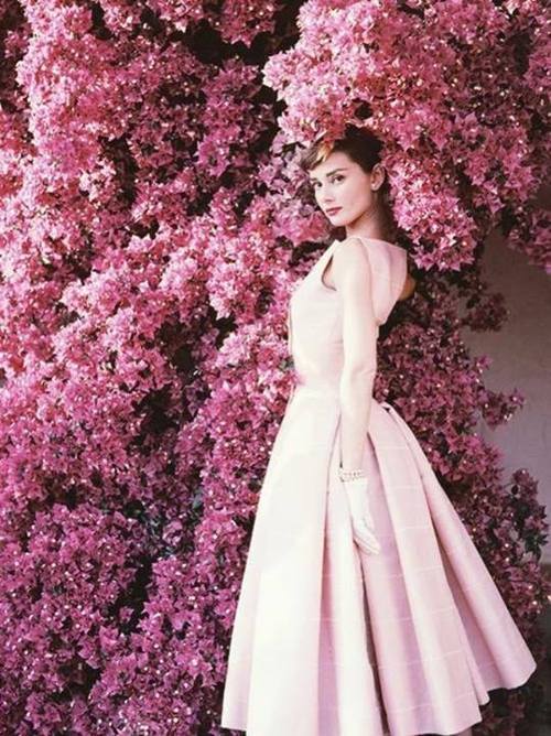 Spring is Just Around the Corner! A Big Spotlight on Midi-Length Wedding Dresses with a Charming Retro Vibe for Adults!にて紹介している画像