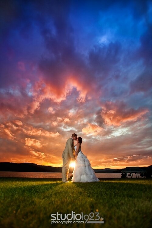 青空…夕焼け…雨上がり…たくさんの顔をもつ空と、愛し合う2人がロマンティック♡にて紹介している画像