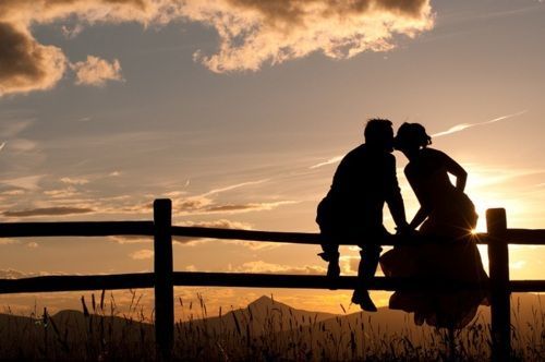 青空…夕焼け…雨上がり…たくさんの顔をもつ空と、愛し合う2人がロマンティック♡にて紹介している画像