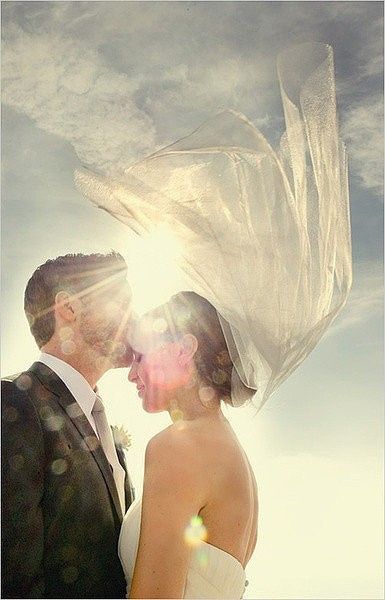 青空…夕焼け…雨上がり…たくさんの顔をもつ空と、愛し合う2人がロマンティック♡にて紹介している画像