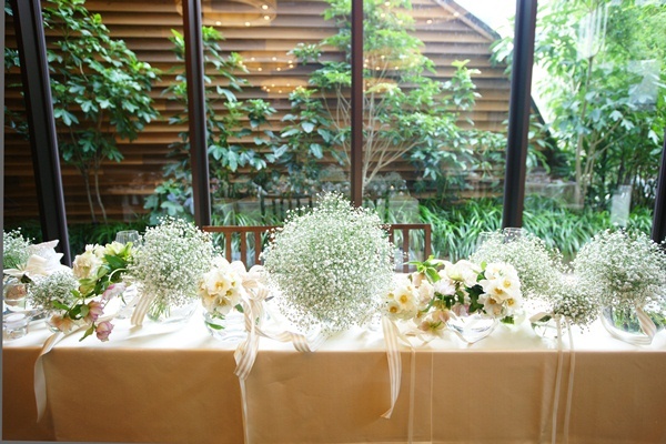 テーブルもかすみ草で埋めつくして♡かすみ草テーブルコーディネート総まとめ♡ にて紹介している画像