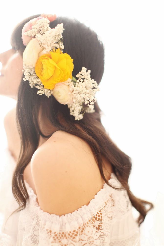 Hair Adorned with Flowers ♡ Dreaming of a Beautiful and Cute Floral Crown Like a Princess!にて紹介している画像