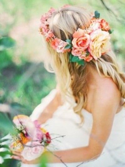Hair Adorned with Flowers ♡ Dreaming of a Beautiful and Cute Floral Crown Like a Princess!にて紹介している画像
